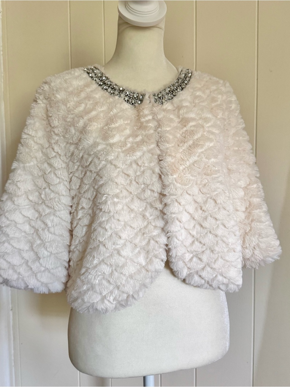 Haani Cream Faux Fur Jeweled Collar Cape Cropped Bolero Jacket Rhinestone Collar